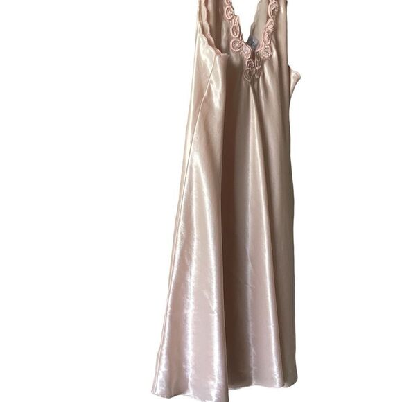 Vintage Vanity Fair Eaton nightgown small.  0425 - Picture 7 of 9